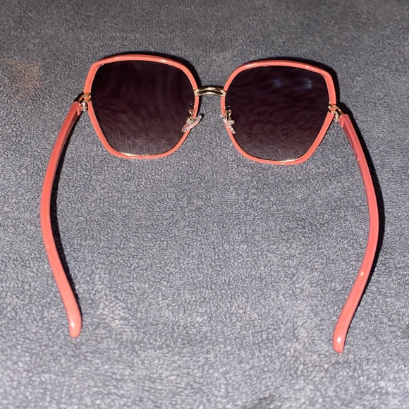 GUESS Red Resin Sunglasses main image 4